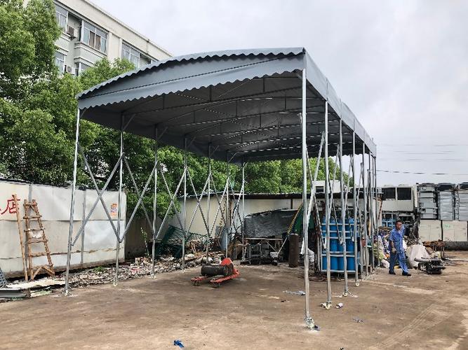 中型餐馆雨棚定做指南 大排档伸缩防风雨蓬如何选？